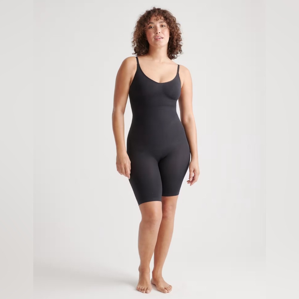 Quince - Strong Compression - Sculpting Mid-Thigh Bodysuit - Black - Medium NWT